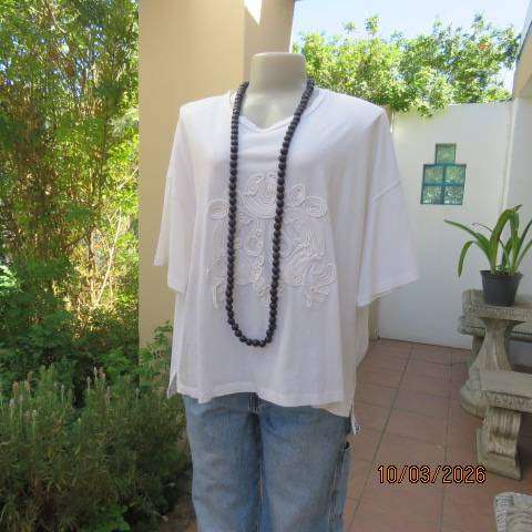 STUDIO-W white short sleeve cotton slip over top with cord decoration, size 48