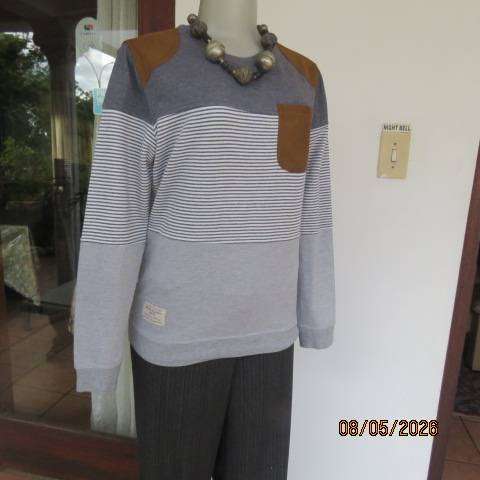 New Wave slip-over warm long sleeve grey-white top with brown suede shoulder patches, size 34
