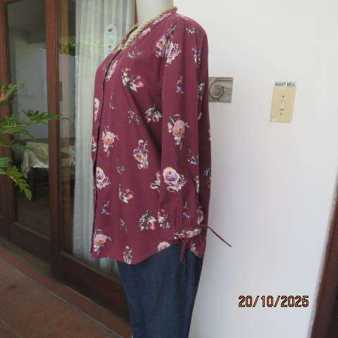 CHEROKEE maroon 100% cotton long sleeve top with crimson-blue flowers. Size 40