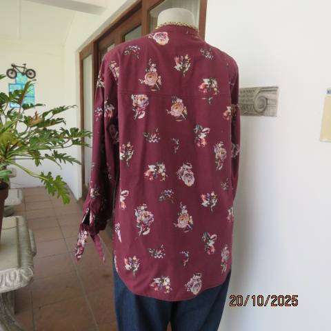 CHEROKEE maroon 100% cotton long sleeve top with crimson-blue flowers. Size 40