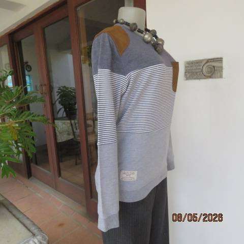 New Wave slip-over warm long sleeve grey-white top with brown suede shoulder patches, size 34