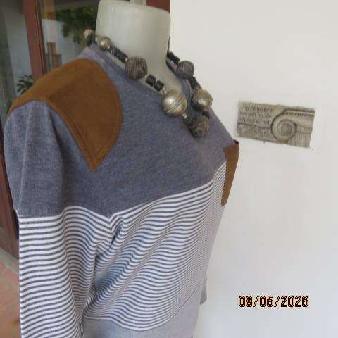 New Wave slip-over warm long sleeve grey-white top with brown suede shoulder patches, size 34