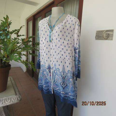 DAVID JONES white V neck viscose top with blue print and wide border. Size 40