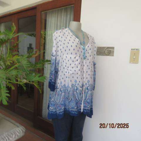 DAVID JONES white V neck viscose top with blue print and wide border. Size 40
