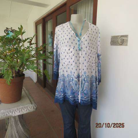 DAVID JONES white V neck viscose top with blue print and wide border. Size 40