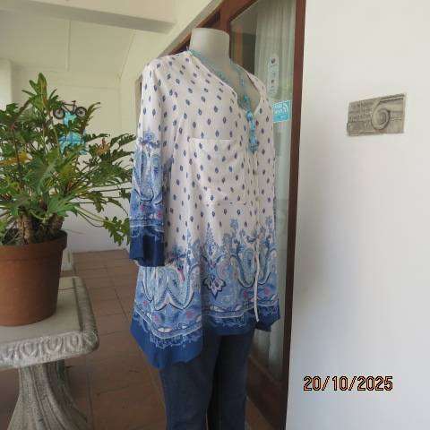 DAVID JONES white V neck viscose top with blue print and wide border. Size 40