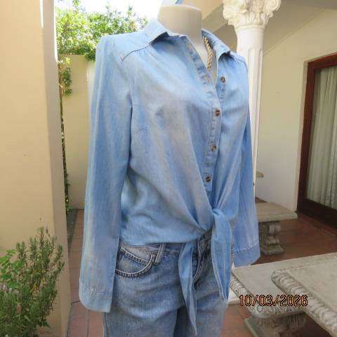 Oakridge light blue denim long sleeve button-down top with front ties, size 32-34