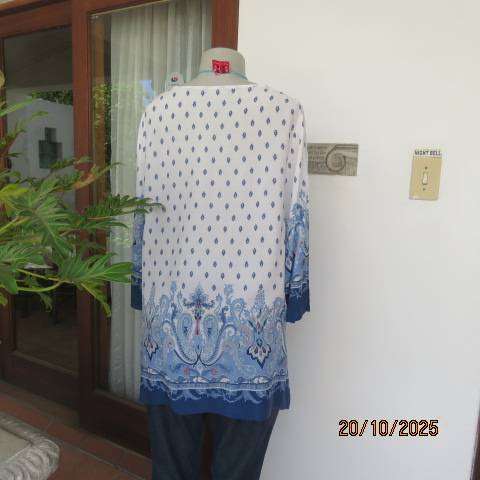 DAVID JONES white V neck viscose top with blue print and wide border. Size 40