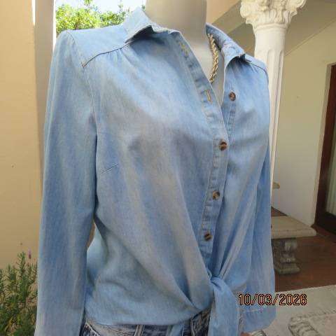 Oakridge light blue denim long sleeve button-down top with front ties, size 32-34