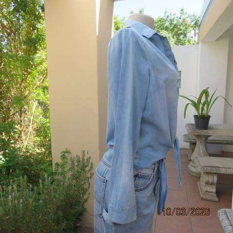Oakridge light blue denim long sleeve button-down top with front ties, size 32-34