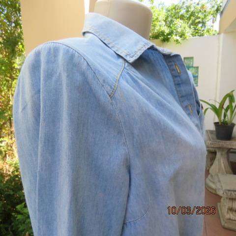 Oakridge light blue denim long sleeve button-down top with front ties, size 32-34
