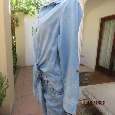 Oakridge light blue denim long sleeve button-down top with front ties, size 32-34
