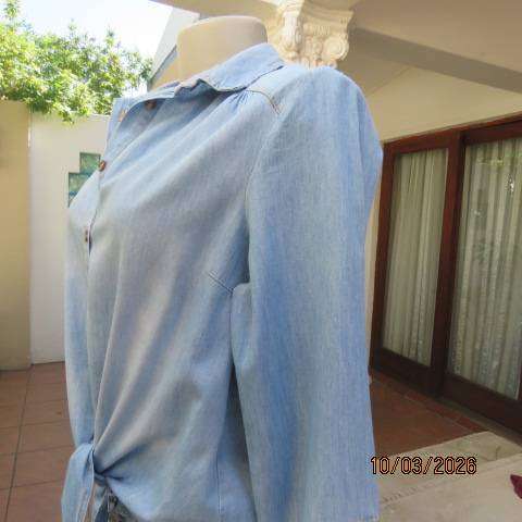 Oakridge light blue denim long sleeve button-down top with front ties, size 32-34