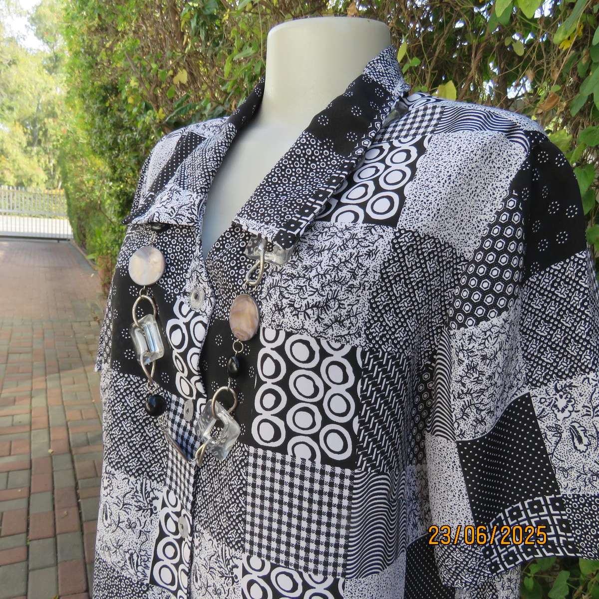 Patchwork print black-white short sleeve polyester button down top. Size 42.
