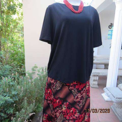 H&M textured polyester stretch slip-over short sleeve top with boat neckline, size 42