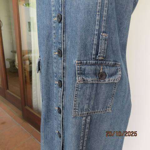 WOOLWORTHS button down blue denim jean dress in 100% cotton. Size 40