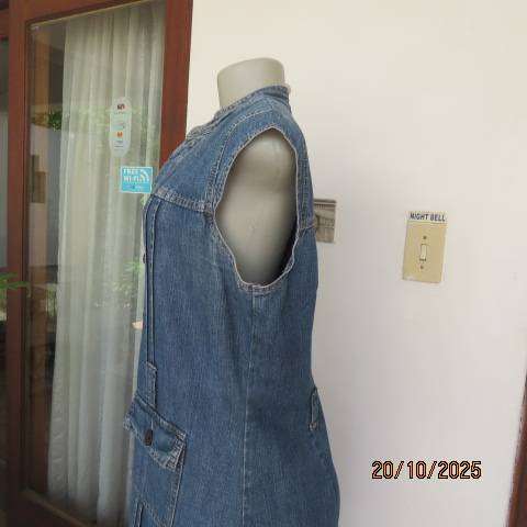 WOOLWORTHS button down blue denim jean dress in 100% cotton. Size 40