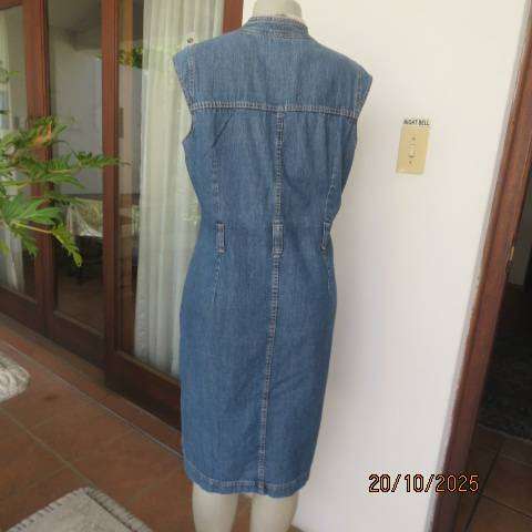 WOOLWORTHS button down blue denim jean dress in 100% cotton. Size 40