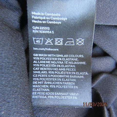 H&M textured polyester stretch slip-over short sleeve top with boat neckline, size 42