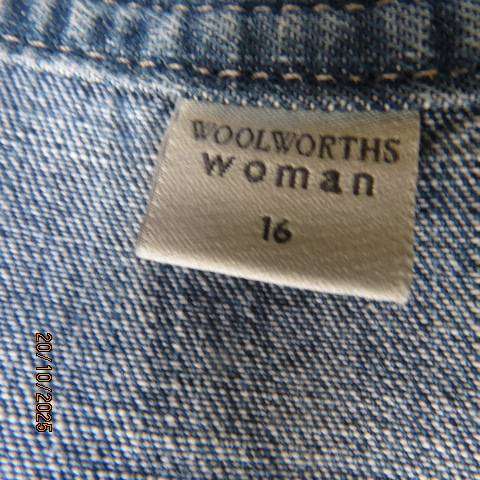 WOOLWORTHS button down blue denim jean dress in 100% cotton. Size 40