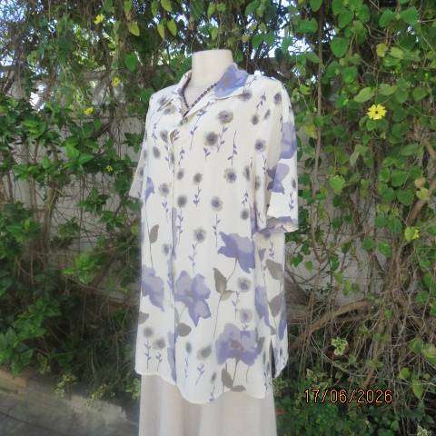 DONNA CLAIRE cream short sleeve polyester top with purple flower design, size 44