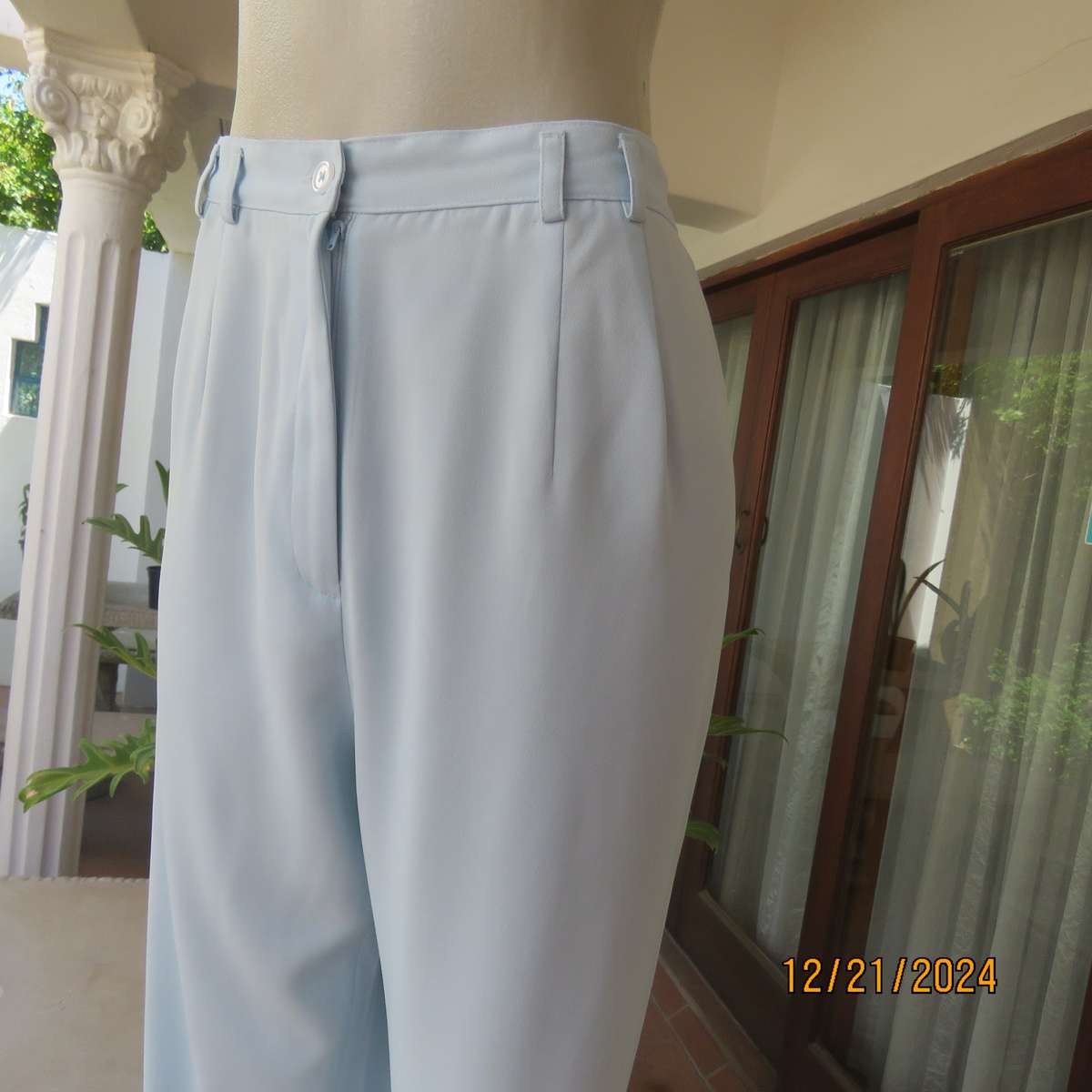 PAM BEE best quality sky blue straight leg-some tapering pants.Size 40.Flat front.Elastic sides.