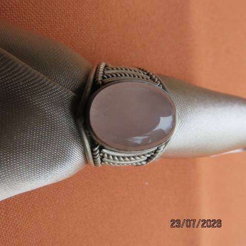 Beautiful 925 Silver ring with oval rose quartz stone, size 8