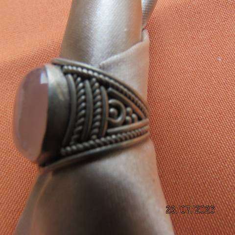 Beautiful 925 Silver ring with oval rose quartz stone, size 8