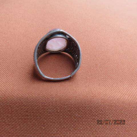 Beautiful 925 Silver ring with oval rose quartz stone, size 8