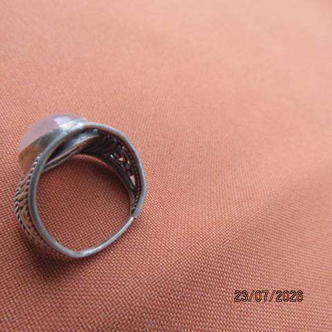 Beautiful 925 Silver ring with oval rose quartz stone, size 8