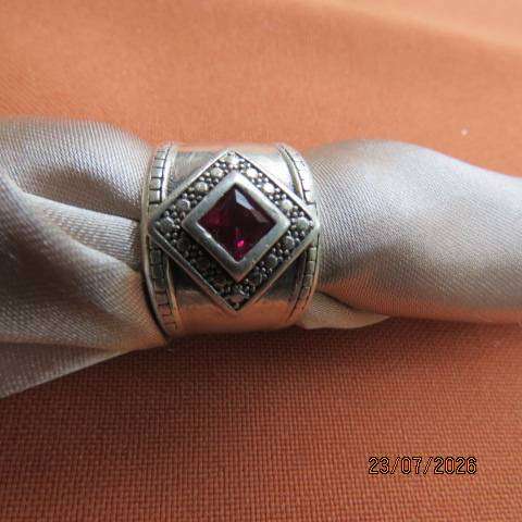 Wide 925 sterling silver ring with small diamond-shaped ruby, size 6.5