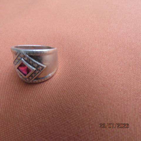 Wide 925 sterling silver ring with small diamond-shaped ruby, size 6.5