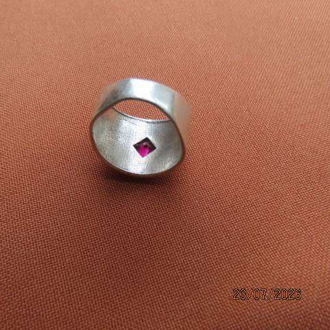 Wide 925 sterling silver ring with small diamond-shaped ruby, size 6.5