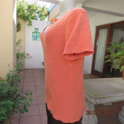 Apricot colour warm rib knit acrylic-polyester and nylon blend short sleeve top size 44