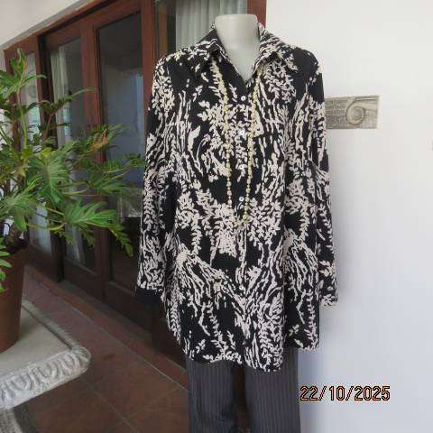 PENNY C black high quality polyester top with white floral print. Size 46-22