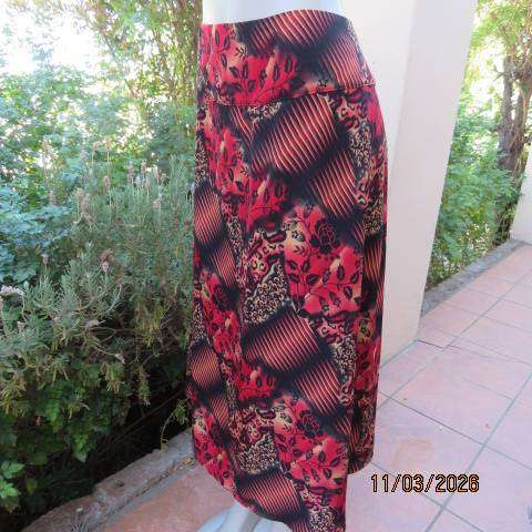 Dianello ankle length A-line polyester skirt in crimson-black-cream print, size 46