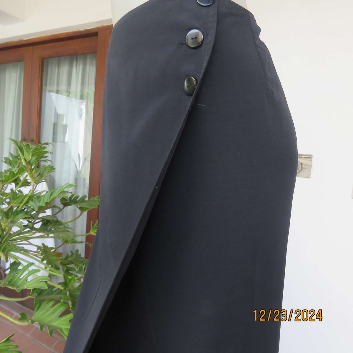 Very black NEW ERA fold over textured silky polyester bandless skity. 3 Button closure. Size 38.