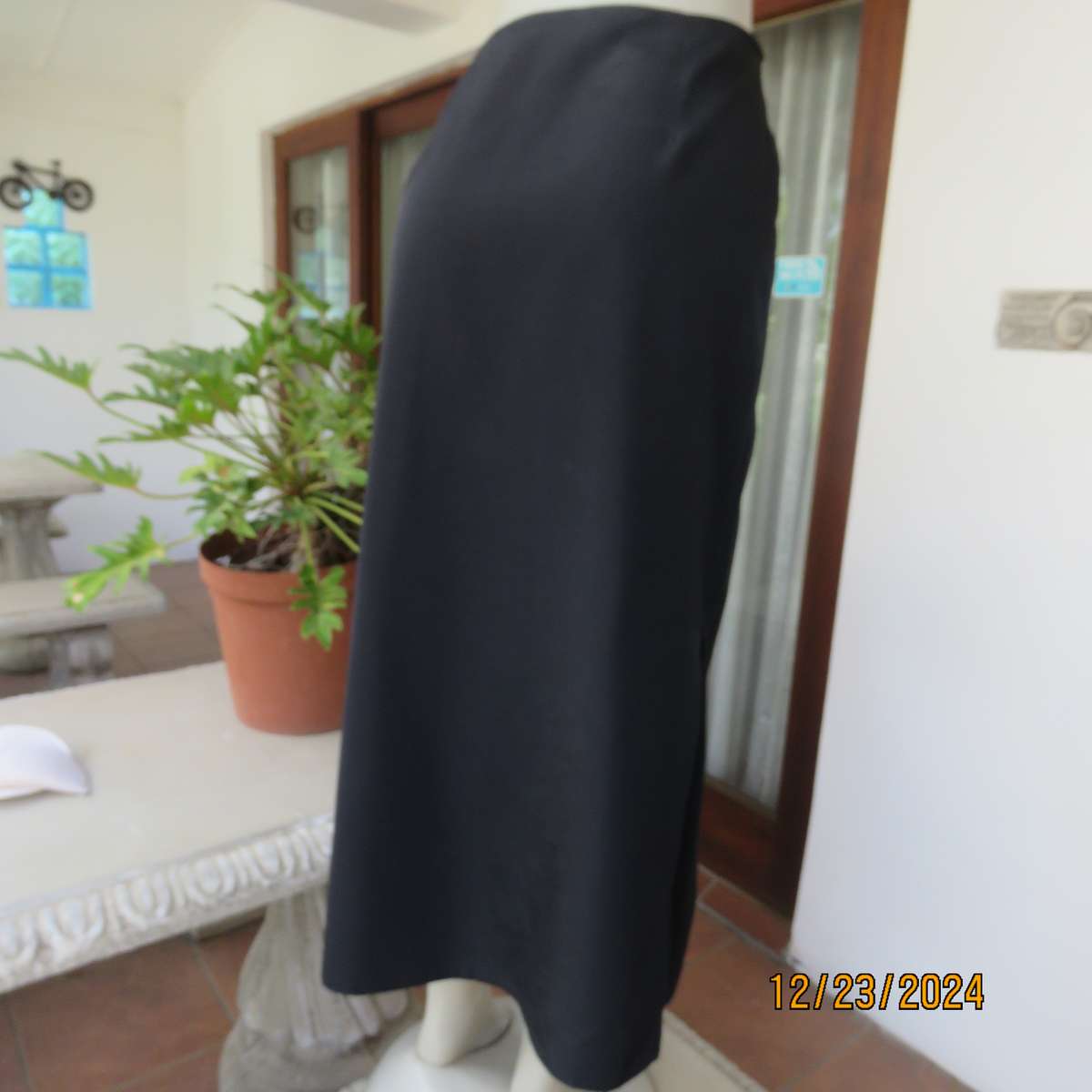 Very black NEW ERA fold over textured silky polyester bandless skity. 3 Button closure. Size 38.