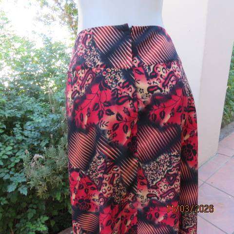 Dianello ankle length A-line polyester skirt in crimson-black-cream print, size 46