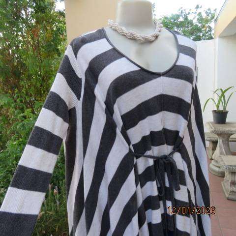 RIVER ISLAND U.K. slip over cotton knit horizontal grey striped top. Front straps. Size 36-40