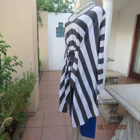 RIVER ISLAND U.K. slip over cotton knit horizontal grey striped top. Front straps. Size 36-40