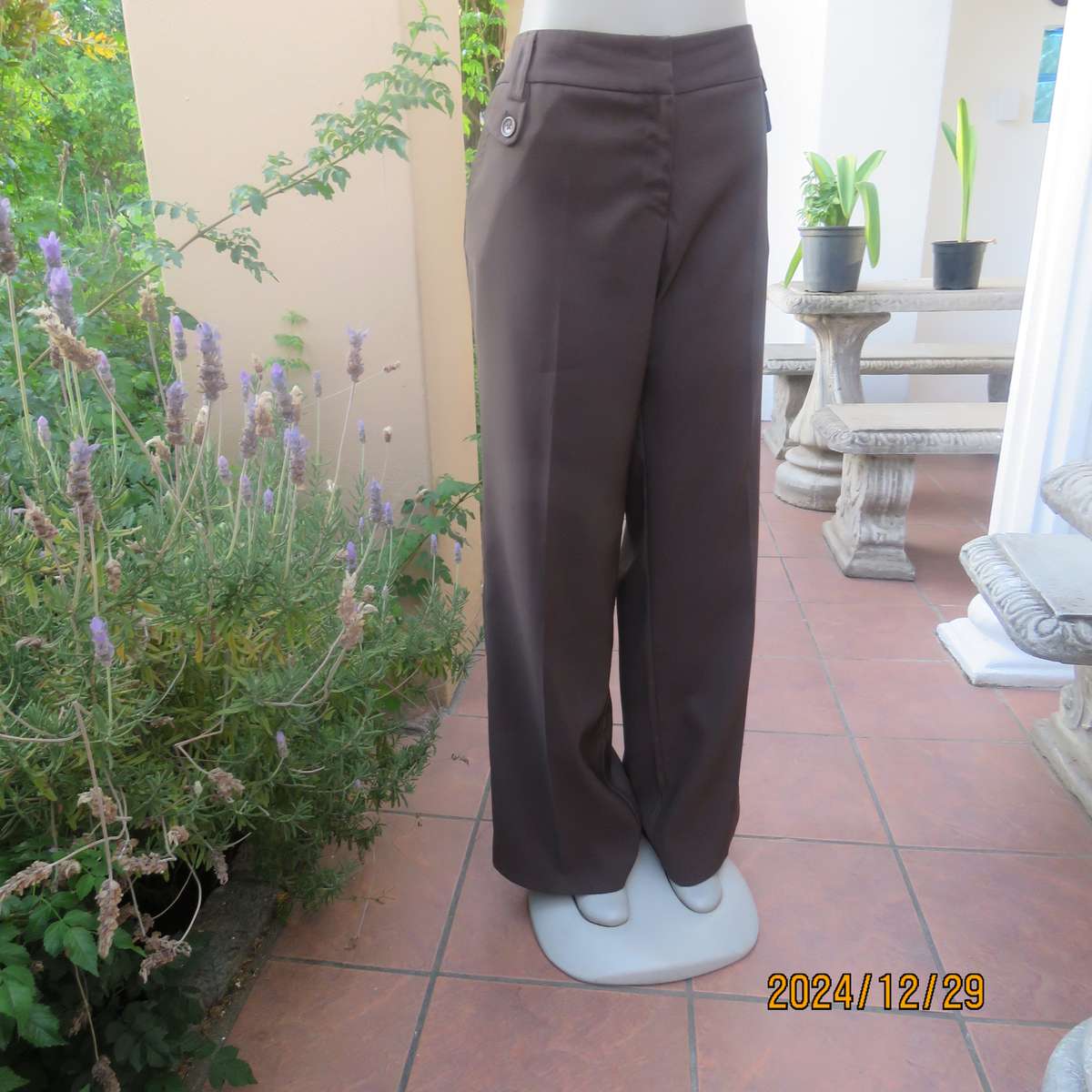 SANDI K medium brown polyester-lycra elegant high quality wide straight legged pants.Size 40-42.