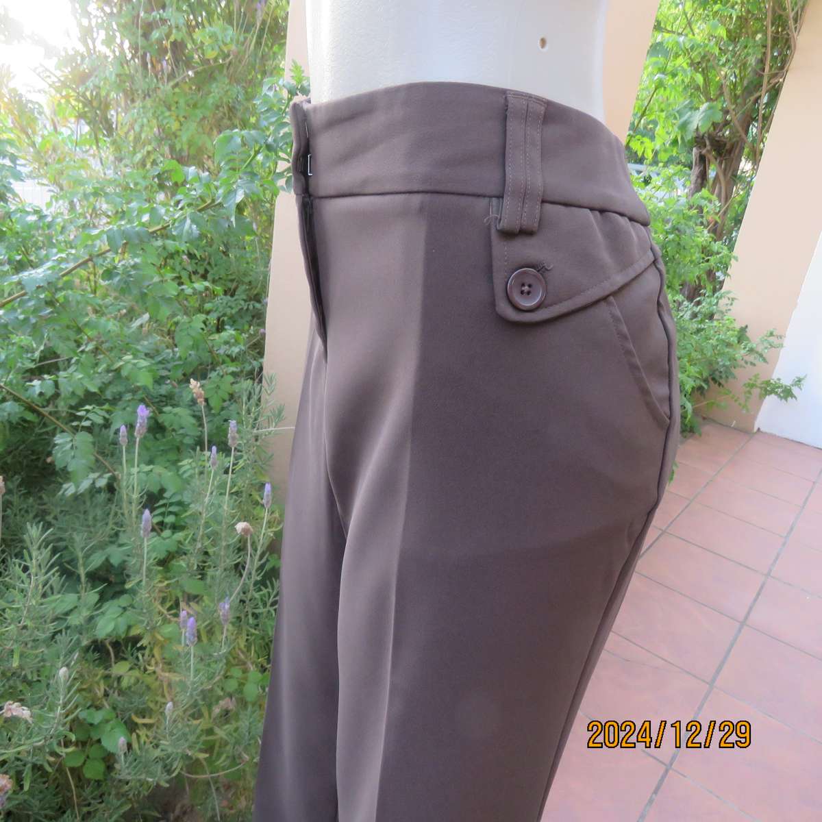 SANDI K medium brown polyester-lycra elegant high quality wide straight legged pants.Size 40-42.