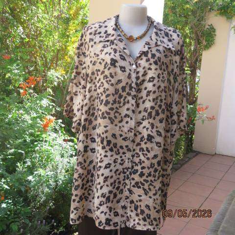 Penny C animal print short sleeve polyester top with button down front open collar size 48