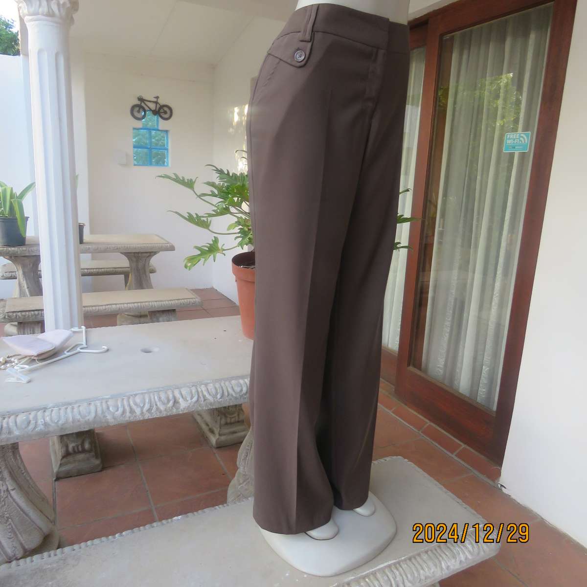 SANDI K medium brown polyester-lycra elegant high quality wide straight legged pants.Size 40-42.