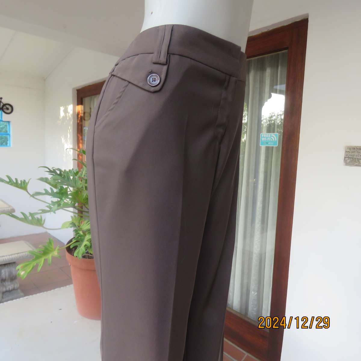 SANDI K medium brown polyester-lycra elegant high quality wide straight legged pants.Size 40-42.