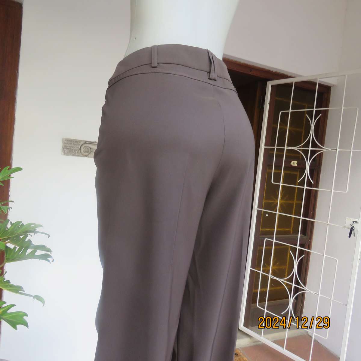 SANDI K medium brown polyester-lycra elegant high quality wide straight legged pants.Size 40-42.