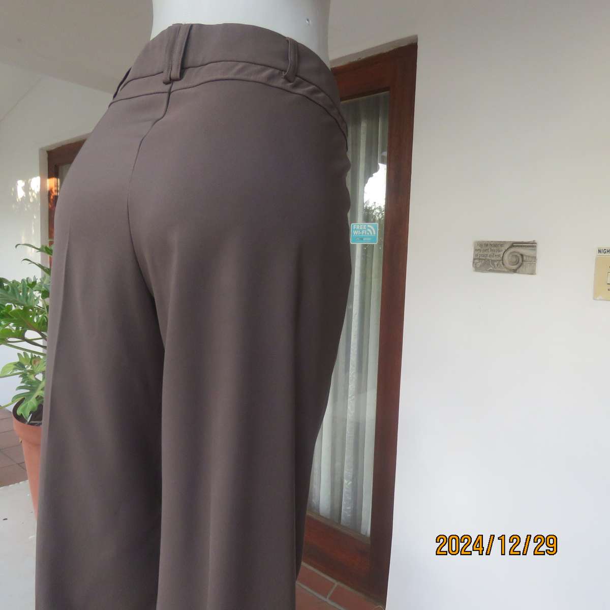 SANDI K medium brown polyester-lycra elegant high quality wide straight legged pants.Size 40-42.