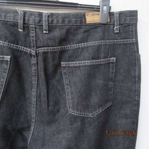 RT Denim coal black regular fit jeans with pockets. In 100% cotton. Size 42
