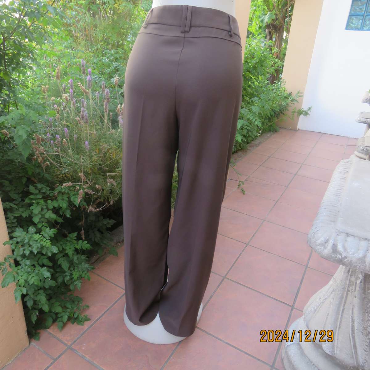 SANDI K medium brown polyester-lycra elegant high quality wide straight legged pants.Size 40-42.